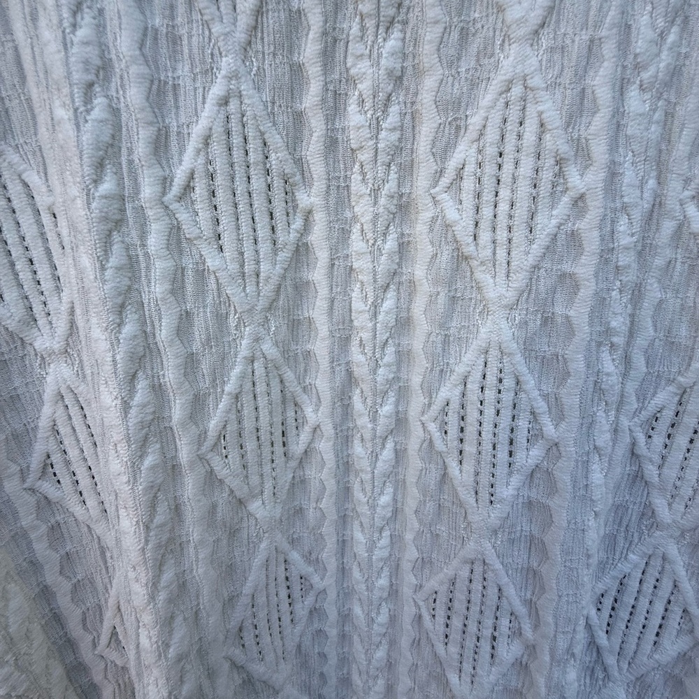 White Textured Women's Top, size Large - Picture 2 of 3